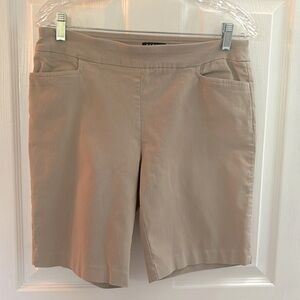 Like New! Woman’s George Shorts Sz med(8-10)